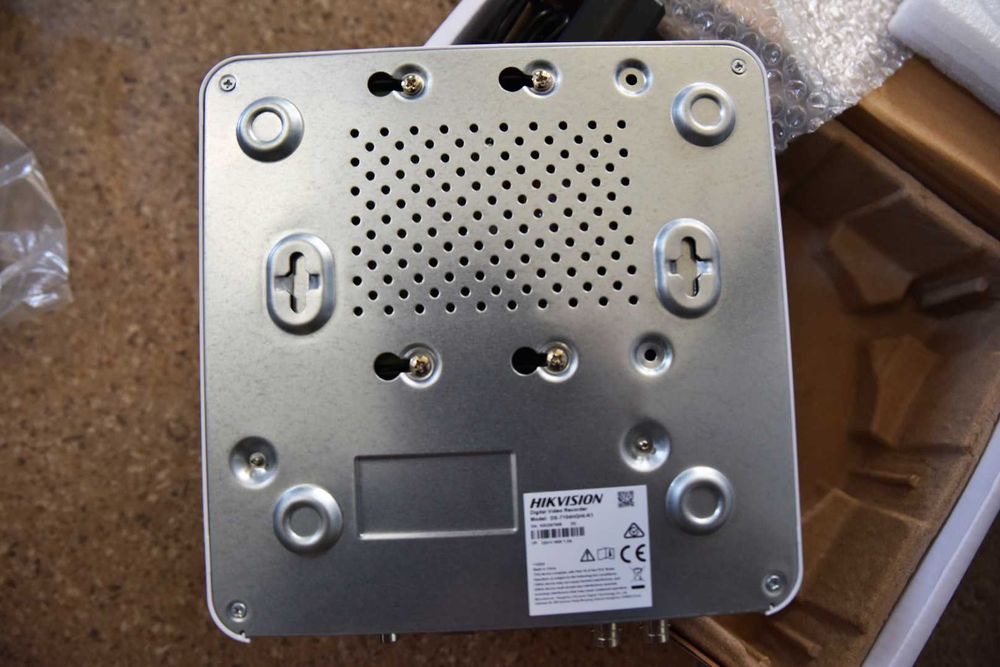 Kit complet 4 camere supraveghere Hikvision 1080P