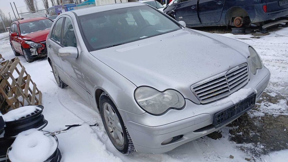 Dezmembrez Mercedes C-Klass W203 - 2.2 Diesel Din 2003 - 611.962