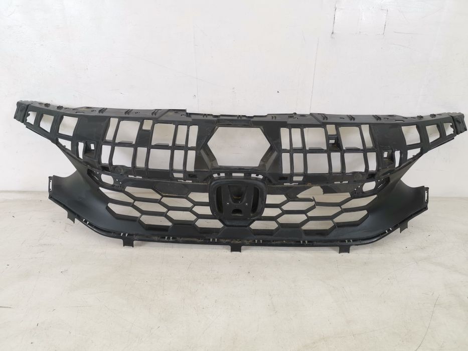 Хонда Цивик / Honda Civic Оригинална предна решетка в добро състояние