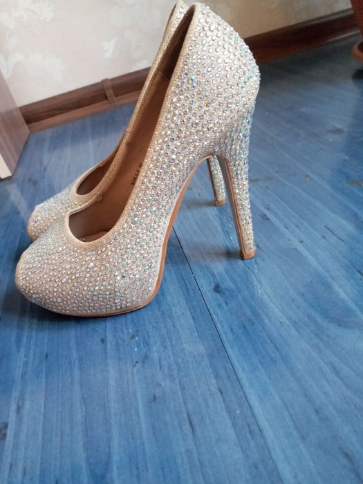 Продам Туфли ••••