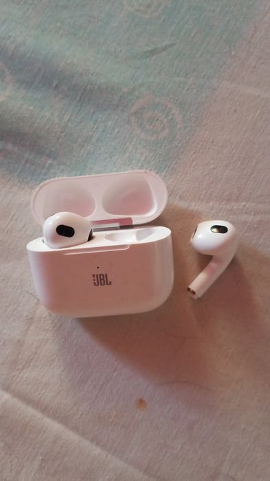 продам новые Наушники    JBT