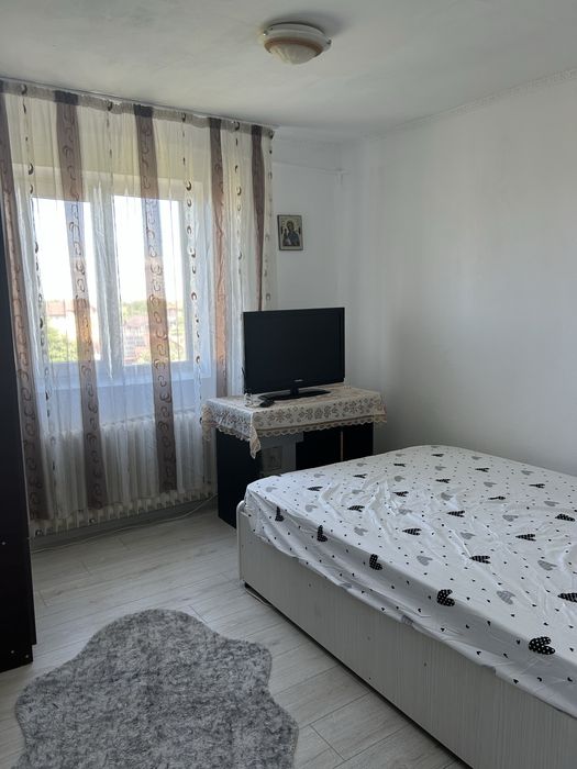 Inchiriez apartament
