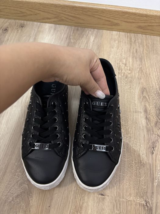 Adidasi Guess, originali, numarul 36, stare excelenta