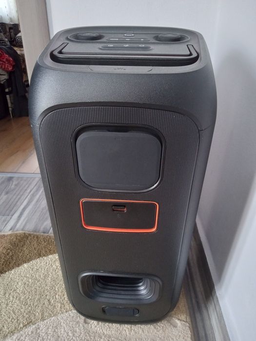 Vând boxa portabila JBL