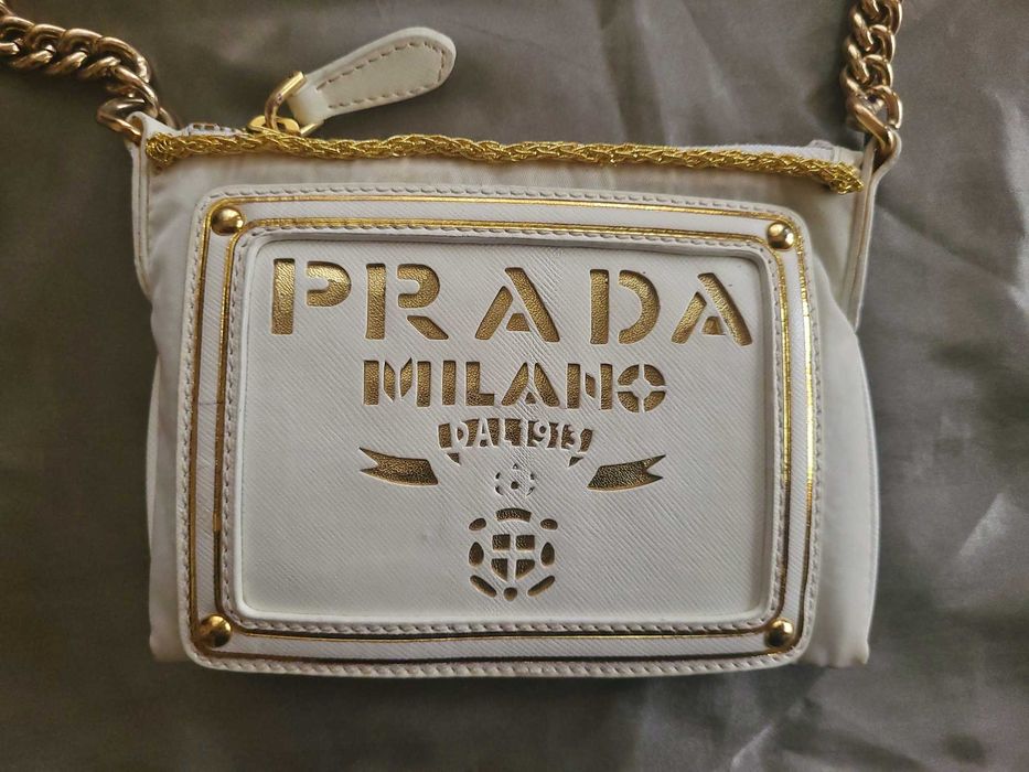 PRADA 100% оригинална малка чантичка за през рамо