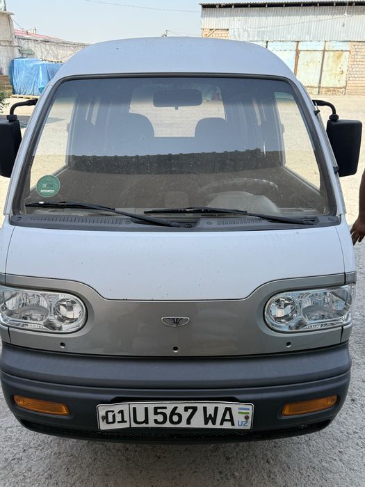 Mashina oldida azgina petnosi bor