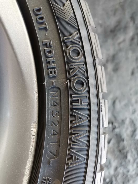 Нови Зимни Гуми YOKOHAMA  и  аломиниеви Джанти  БМВ 118  225/45/R17
