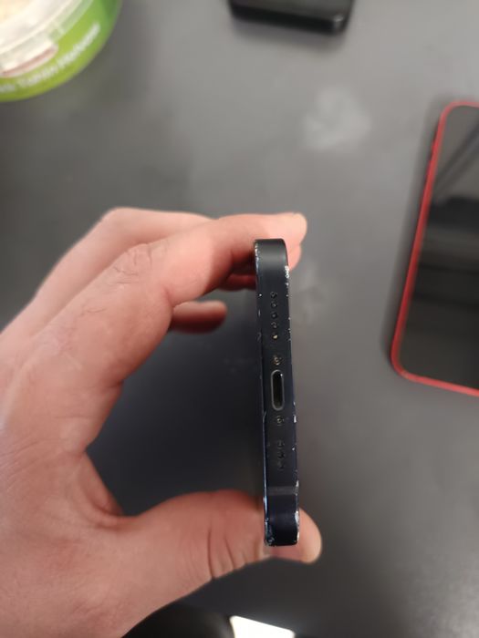 Amanet ozana vinde iPhone 12