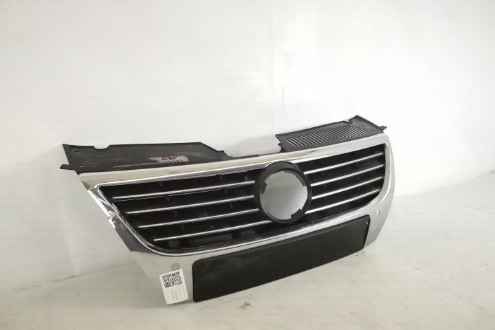 Grila Centrala Radiator Originala In Stare Buna Volkswagen VW  Passat