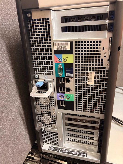 Dell Precision T7910 – 2x Xeon E5-2699 v3, 32GB DDR4, 2x AMD Radeon Pro WX 8200 8GB, работна станция