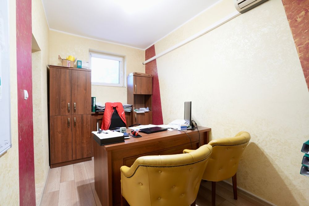 Închiriez spații comerciale zona bariera