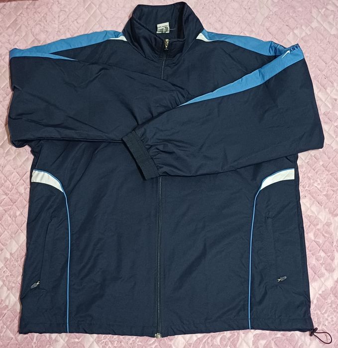 Продам спортивный костюм