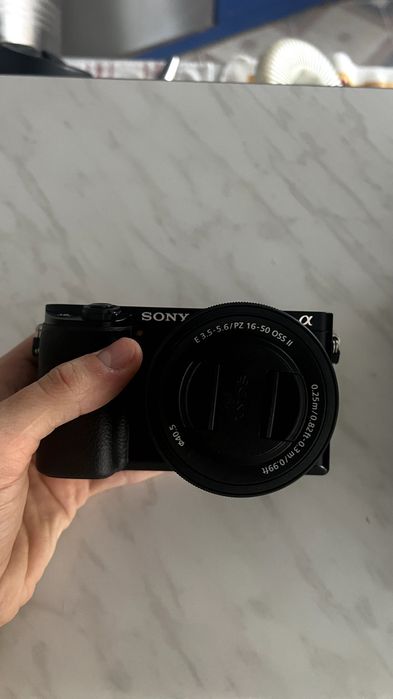 Sony Alpha a6100 + Kit Lens