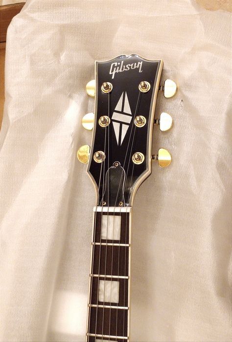 Электро гитара Gibson. HH