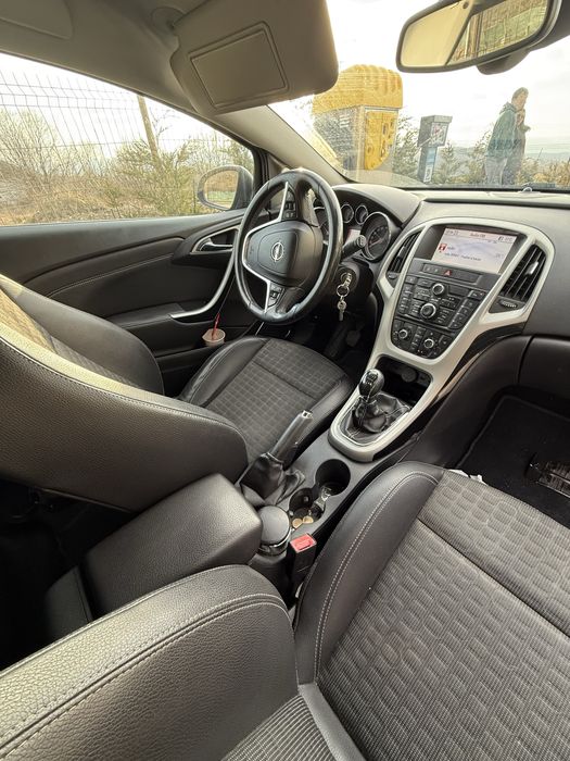 Opel Astra GTC 2012
