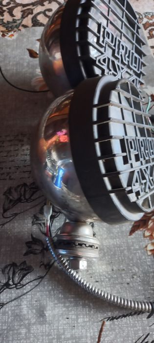 2 proiectoare halogen