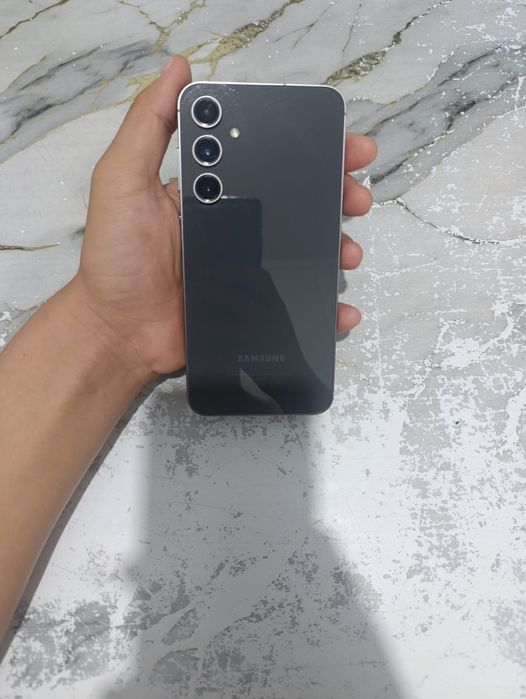 Продается Samsung S23 FE