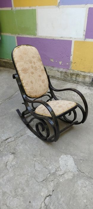 Продаётся винтажное кресло-качалка