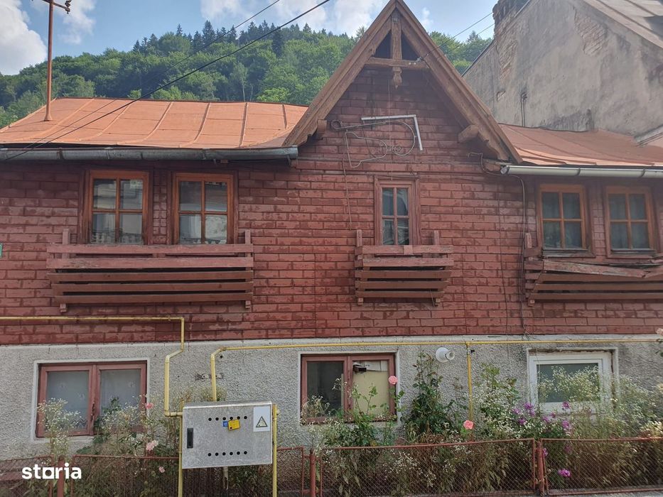 Casă cu curte și acces asfaltat în Sinaia