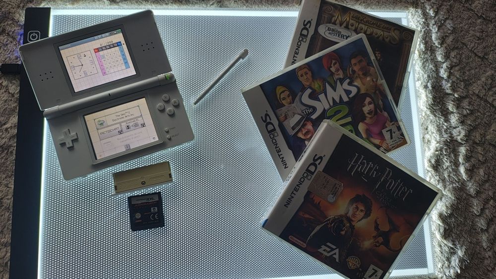 Nintendo ds cu 4 jocuri  perfect functional