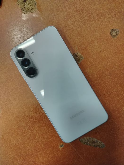 Samsung a56 нов за частни.