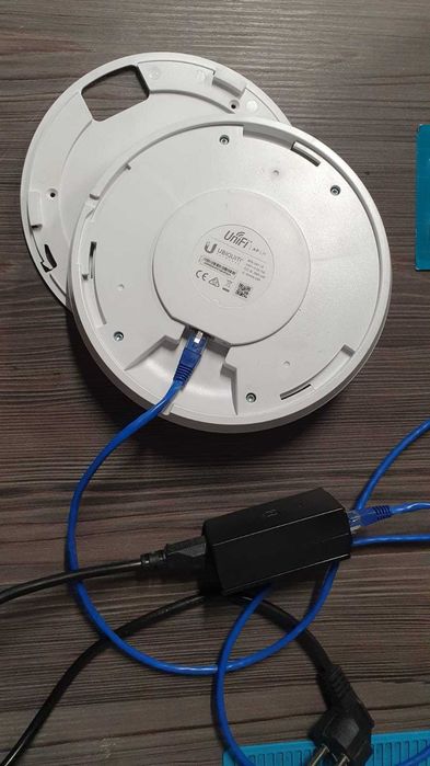 Точка доступа Ubiquiti UniFi (UAP-LR)