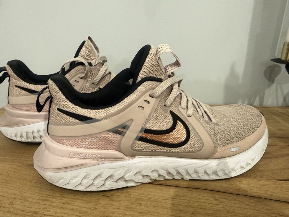 Nike legend react 2