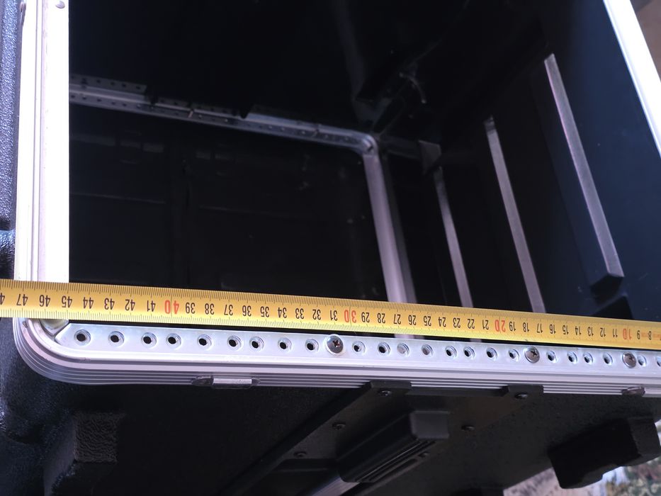 Disponibil Rack 19 inch