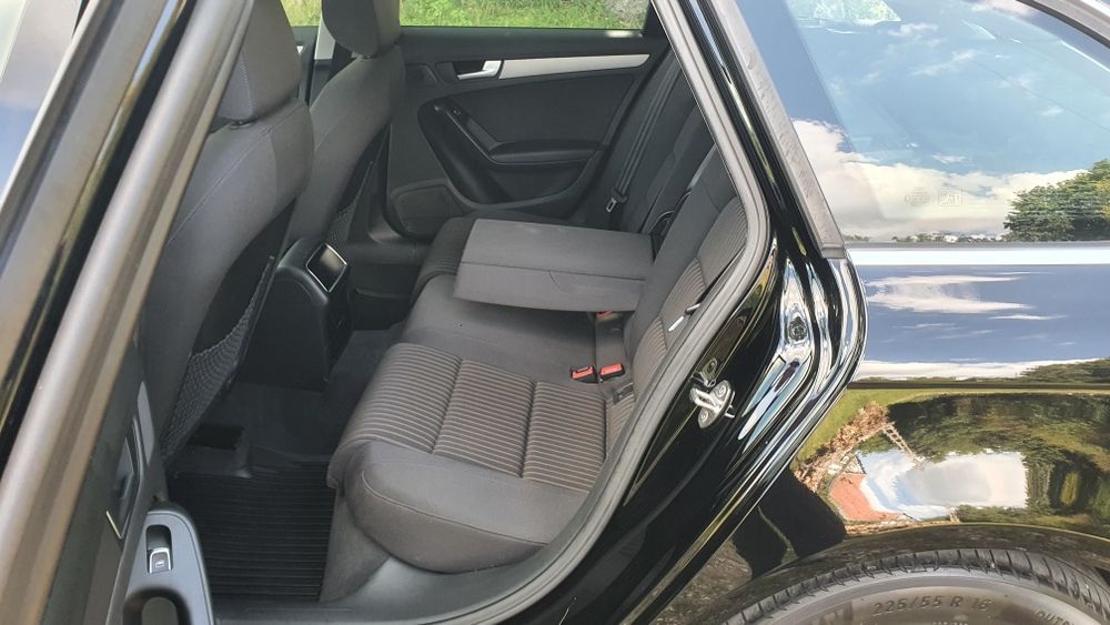 Audi A4 Avant 2013 Quattro 177 cp Xenon navigatie incalzire in scaune  senzori parcare start-stop cornering