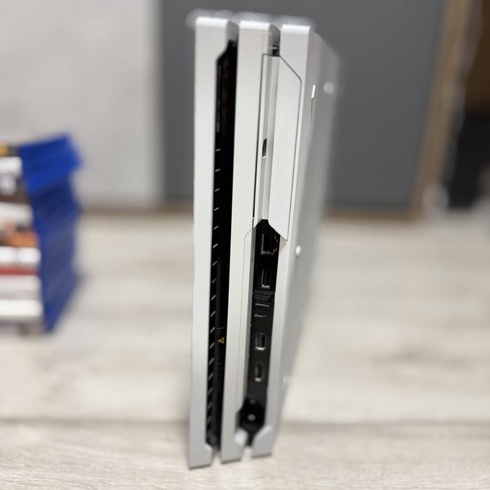 PlayStation 4 PS4 Pro 1TB - 11 Игри