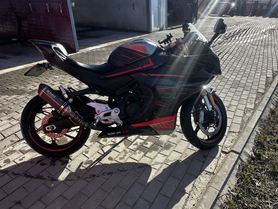 Motocicleta CFMOTO 450SR ABS '23