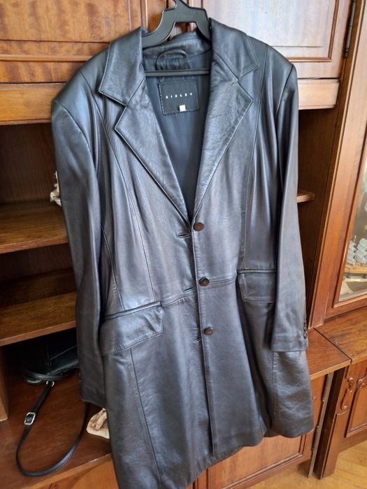 Vând haina de piele