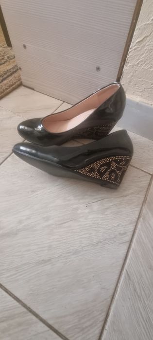 Продам туфли женские