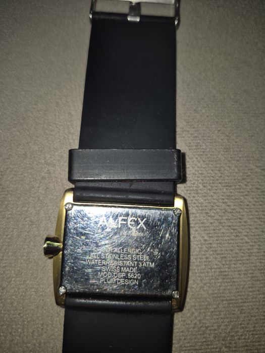 Стилен дамски часовник Alfex