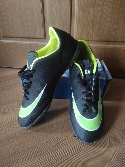 Футболни обувки, размер 41, цена 25 лв