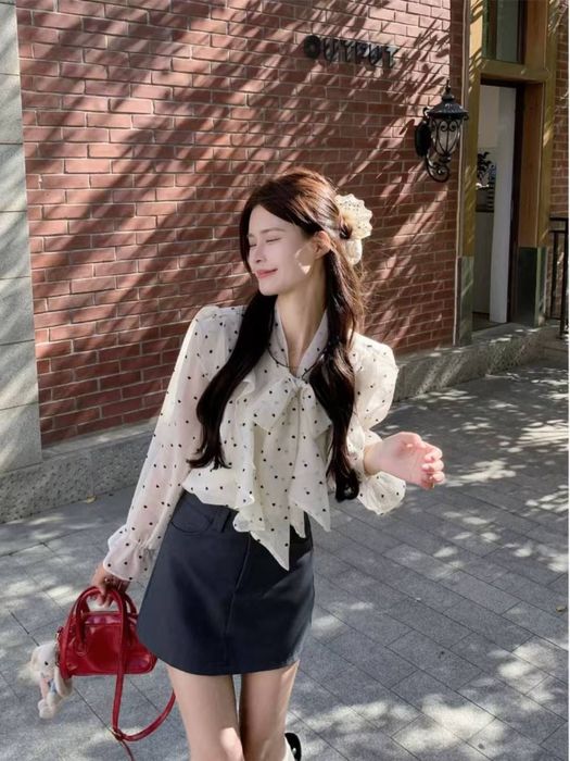 Нежные белые кофточки в горошек