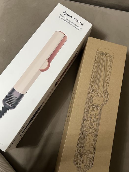 Продам срочно dyson airstrait !