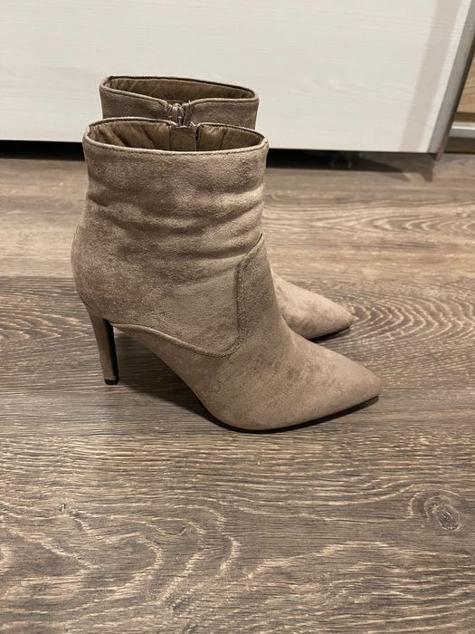 Продавам велурени дамски боти