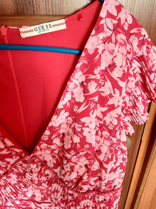 Рокля Guess- M размер