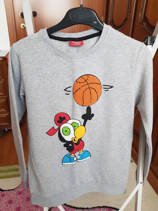 Vand tricouri, hanorace, pulover si vesta copii