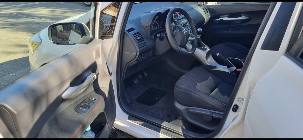 Toyota auris in buna conditie