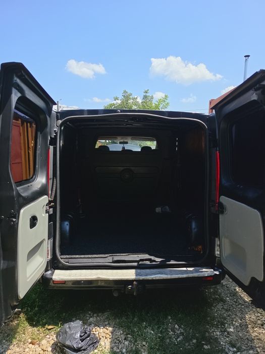 Vand opel vivaro 5 locuri l2h2