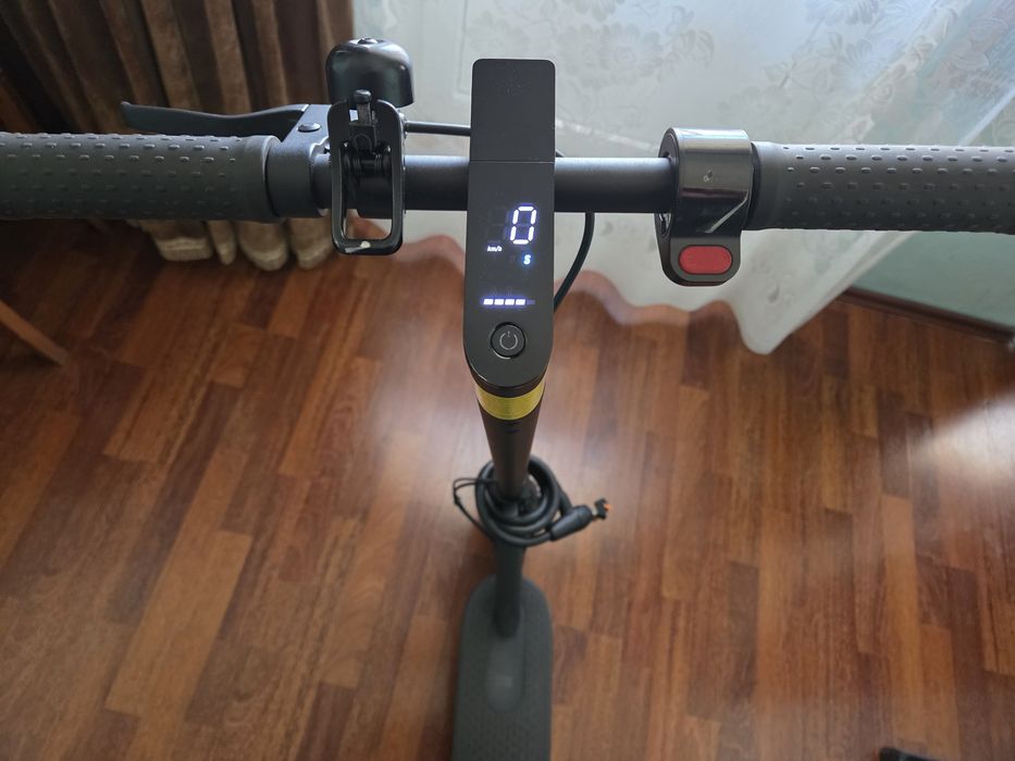 Xiaomi Mi Electric Scooter Pro 2 – Stare excelentă (Doar 900 km / 25 cicluri baterie)