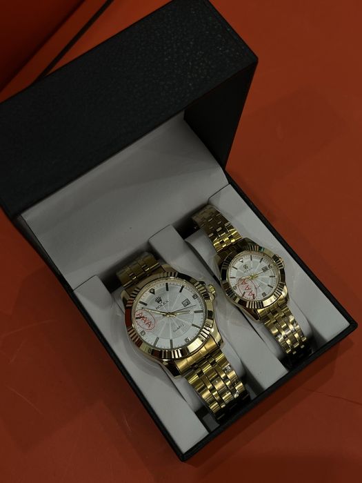 Алтын түсті жұп сағаттар