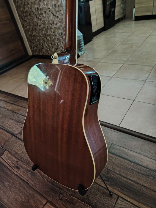 Vând sau schimb chitară electroacustică