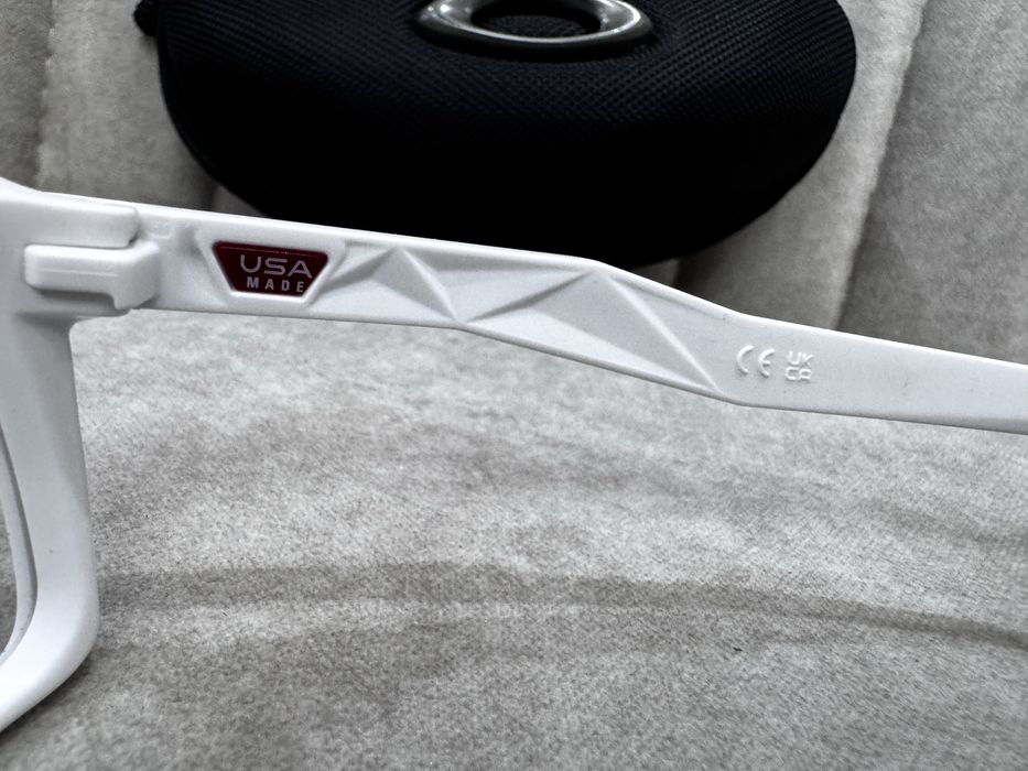 Спортивные очки Oakley Sutro Photochromic