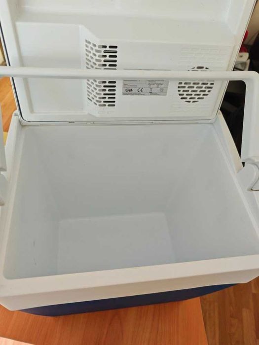 Електрическа хладилна чанта Mobicool MV30 AC/DC (12V / 230V) – 29L