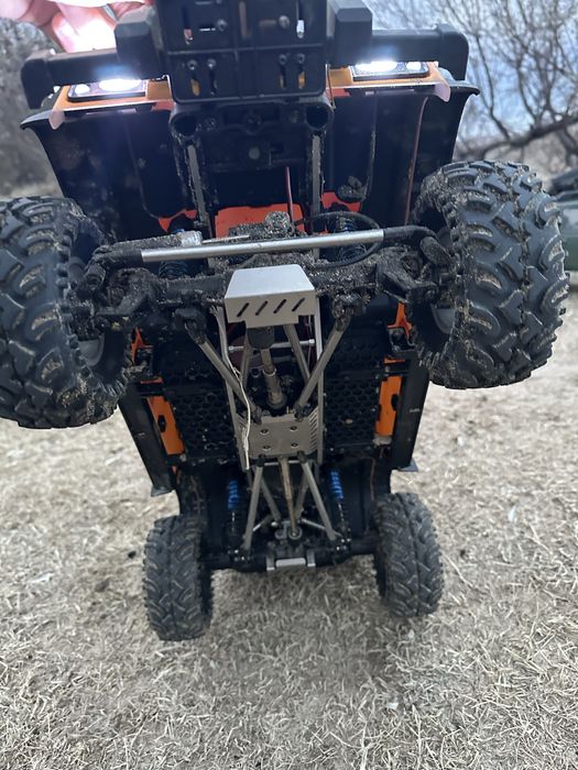 Трофи модель на пульте