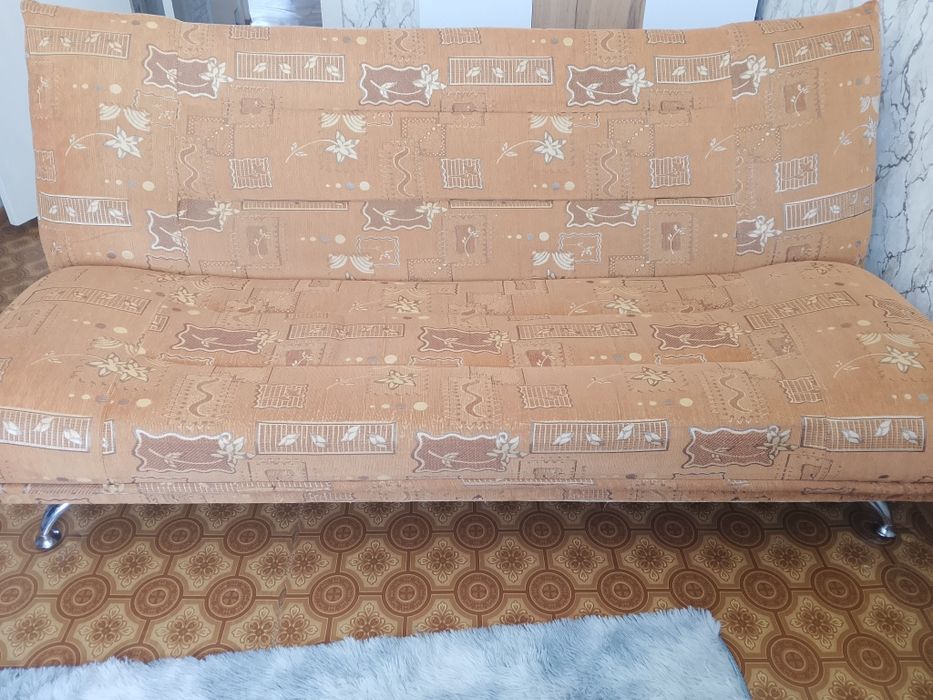 Продам диван. Раскладывается.