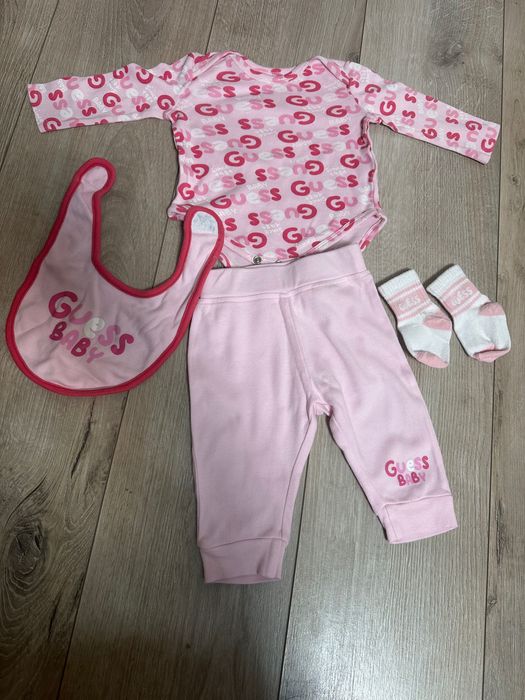Бебешки оригинален комплект Guess